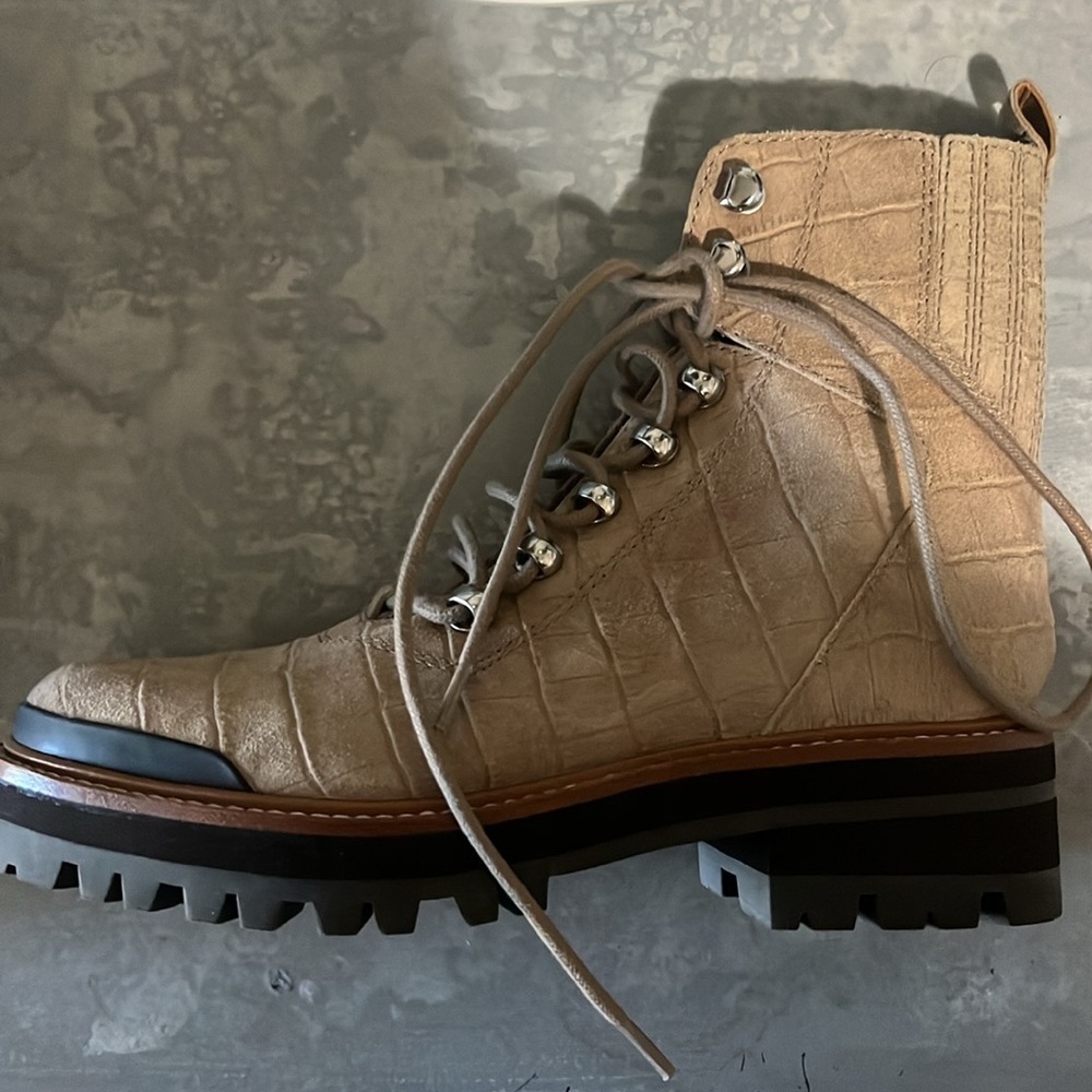 Sz 6 Marc Fisher lug sole Izzie